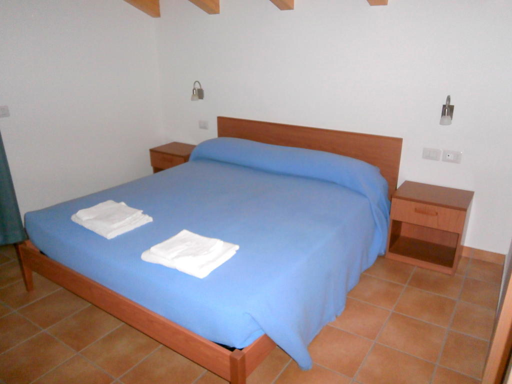 Ai Vecchi Molini Bed & Breakfast กาสเตลโล เตซิโน ห้อง รูปภาพ